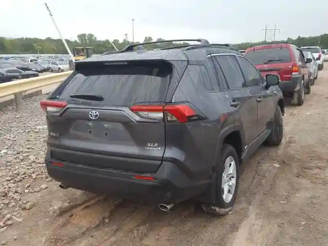 JTMRWRFV6LD068829 2020 TOYOTA RAV4 XLE-3
