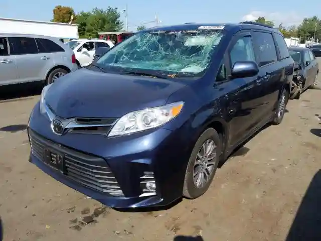 5TDYZ3DC2JS915154 2018 TOYOTA SIENNA XLE-1