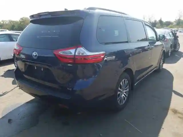 5TDYZ3DC2JS915154 2018 TOYOTA SIENNA XLE-3