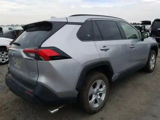 JTMRWRFV9LJ035566 2020 TOYOTA RAV4 XLE-3