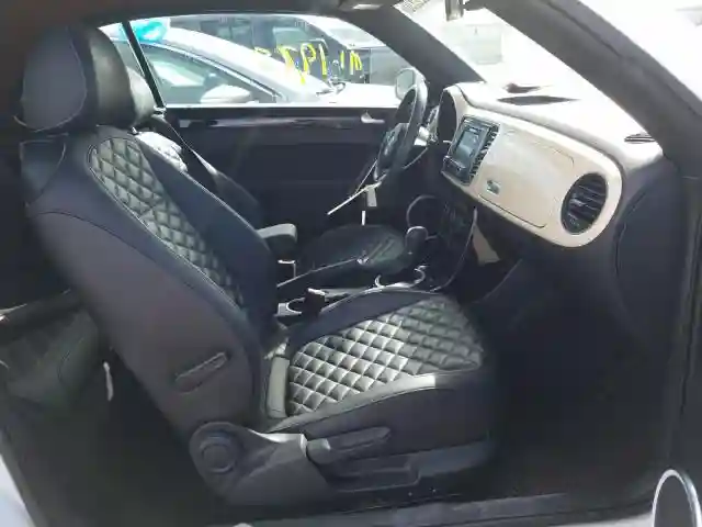 3VW5DAAT5KM501875 2019 VOLKSWAGEN BEETLE S-4