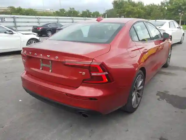 7JR102FK6KG003876 2019 VOLVO S60 T5 MOMENTUM-3