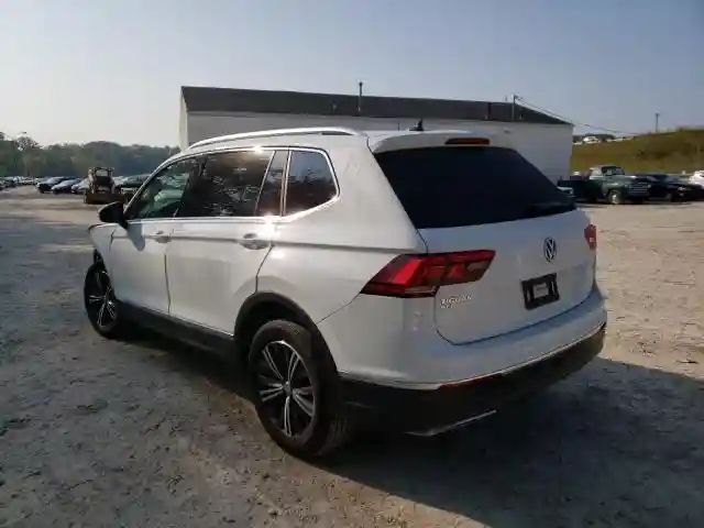 3VV2B7AX1JM135298 2018 VOLKSWAGEN TIGUAN SE-2