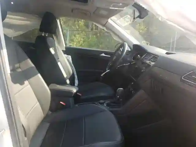 3VV2B7AX1JM135298 2018 VOLKSWAGEN TIGUAN SE-4