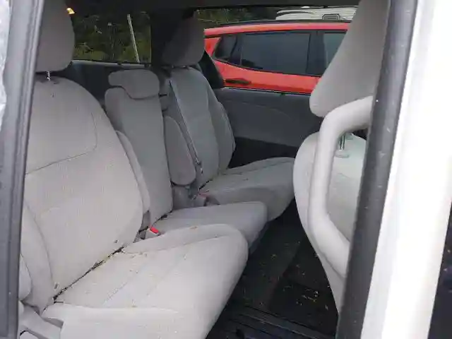 5TDKZ3DC9KS980624 2019 TOYOTA SIENNA LE-5
