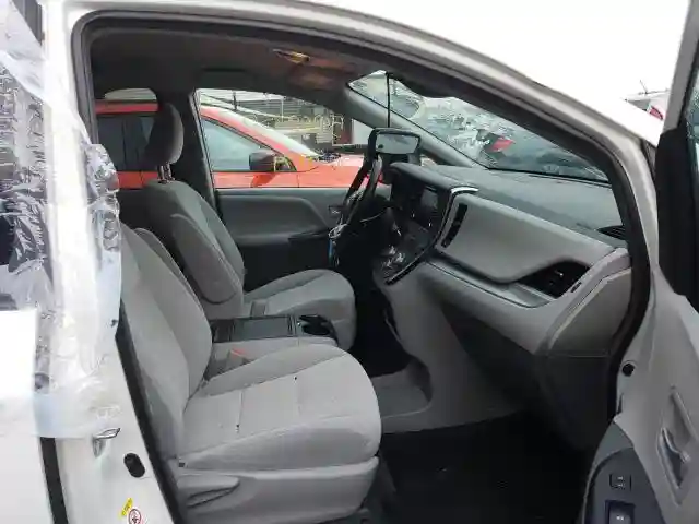 5TDKZ3DC9KS980624 2019 TOYOTA SIENNA LE-4
