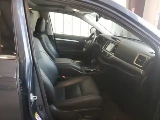5TDKZRFH3HS510447 2017 TOYOTA HIGHLANDER SE-4