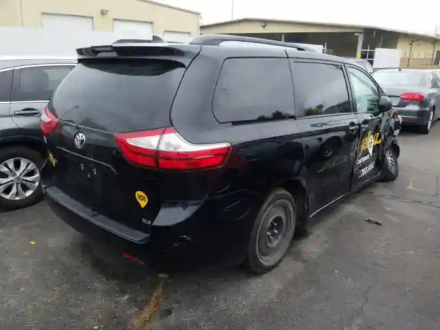 5TDYZ3DC4KS008083 2019 TOYOTA SIENNA XLE-3