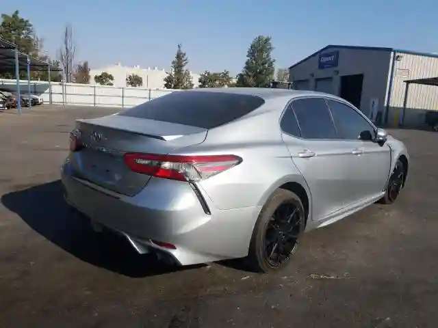 JTNB11HK1J3048958 2018 TOYOTA CAMRY L-3