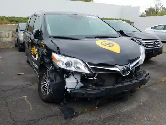 5TDYZ3DC4KS008083 2019 TOYOTA SIENNA XLE-0