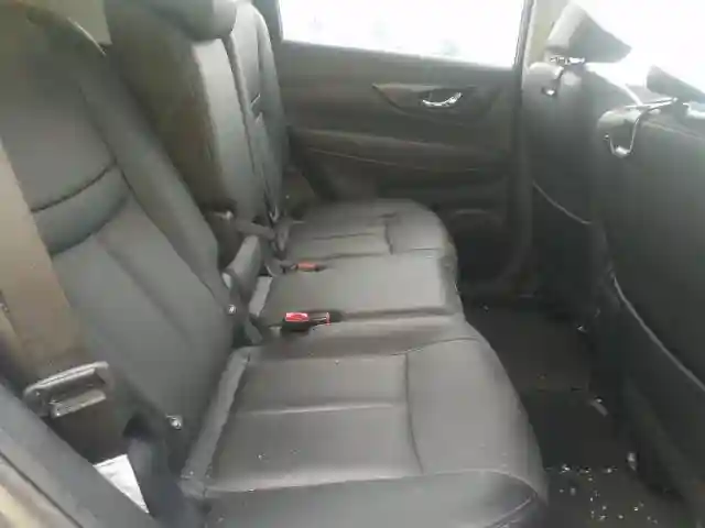 5N1AT2MT4JC805538 2018 NISSAN ROGUE S-5