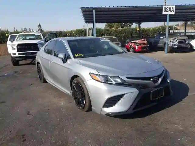 JTNB11HK1J3048958 2018 TOYOTA CAMRY L-0