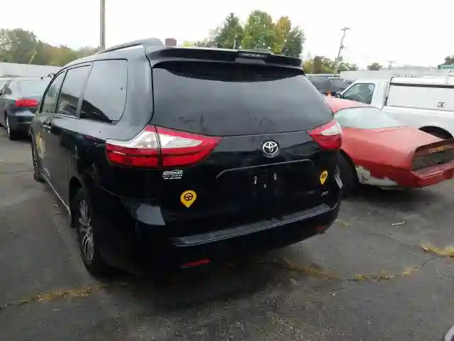 5TDYZ3DC4KS008083 2019 TOYOTA SIENNA XLE-2