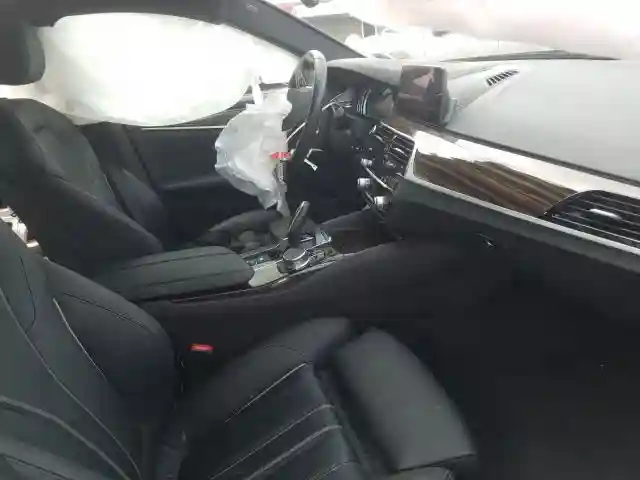 WBAJE7C54KWW38562 2019 BMW 540 XI-4