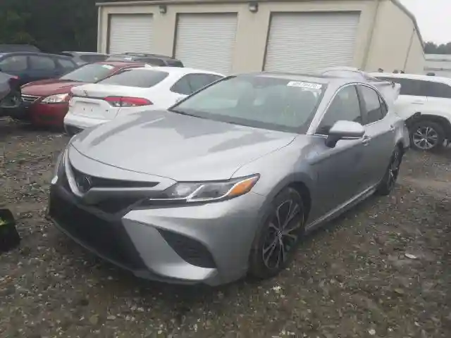 4T1B11HK0JU158636 2018 TOYOTA CAMRY L-1