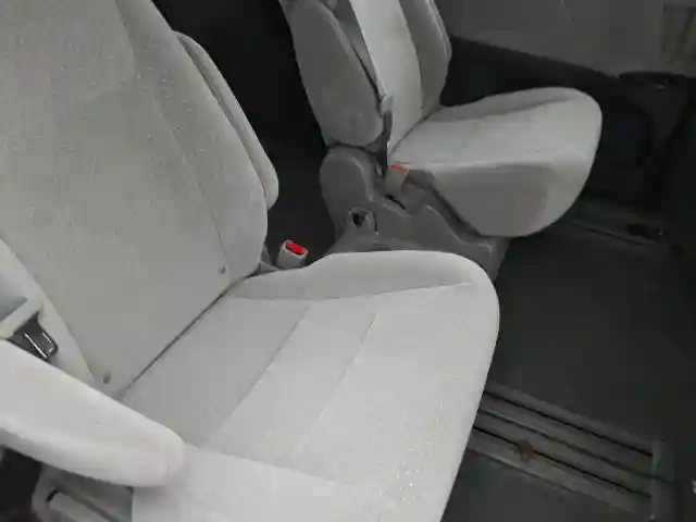 5TDKZ3DC1KS990595 2019 TOYOTA SIENNA LE-5