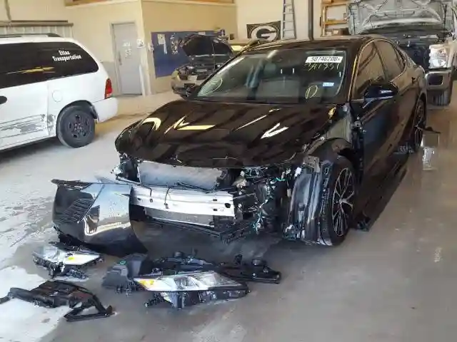 4T1G11AK8LU341351 2020 TOYOTA CAMRY SE-1
