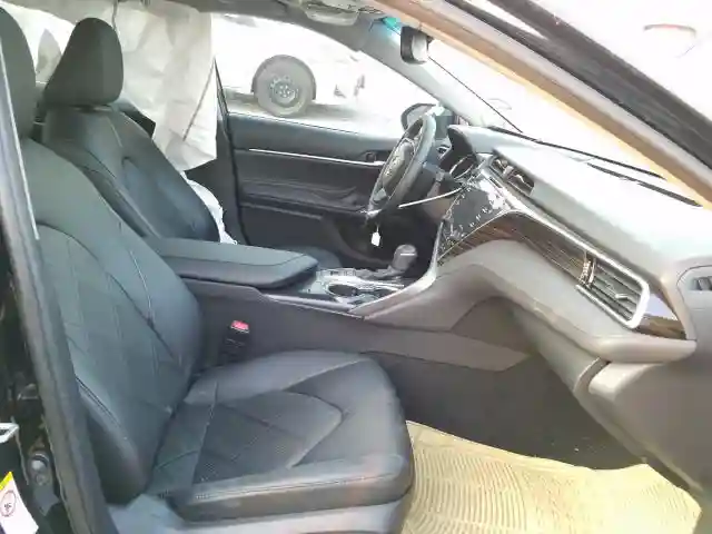 4T1B21HK3JU506796 2018 TOYOTA CAMRY HYBRID-4