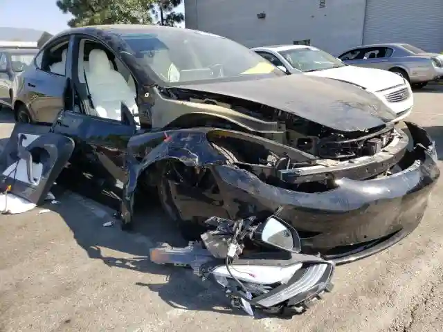 5YJ3E1EB3JF184237 2018 TESLA MODEL 3-0
