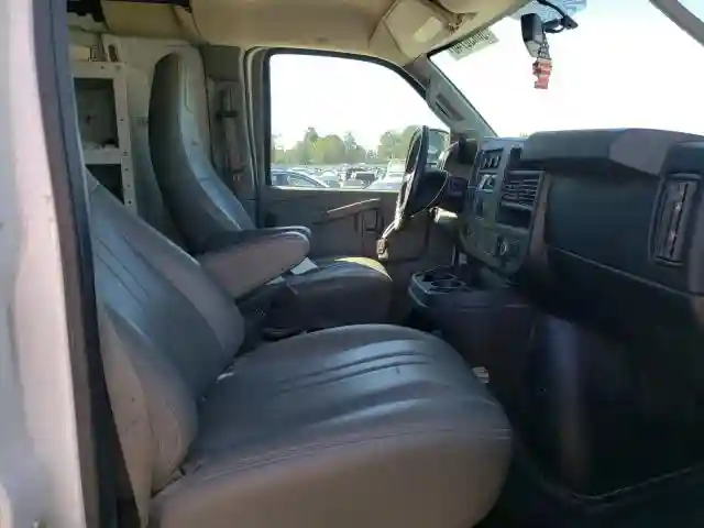 1GCWGBFFXH1309784 2017 CHEVROLET EXPRESS G2500-4