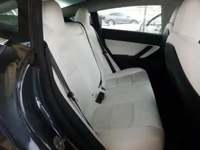 5YJ3E1EBXJF182811 2018 TESLA MODEL 3-5