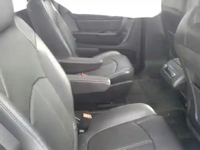 1GNKVHKD8HJ239916 2017 CHEVROLET TRAVERSE LT-5