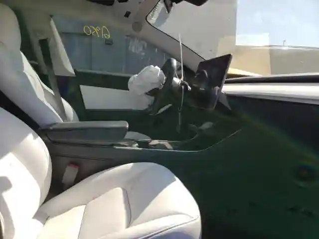 5YJ3E1EB3JF184237 2018 TESLA MODEL 3-4