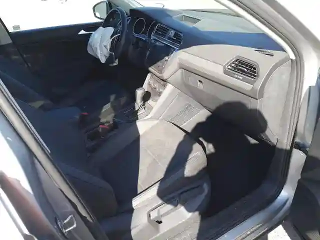 3VV3B7AX2KM189621 2019 VOLKSWAGEN TIGUAN SE-4