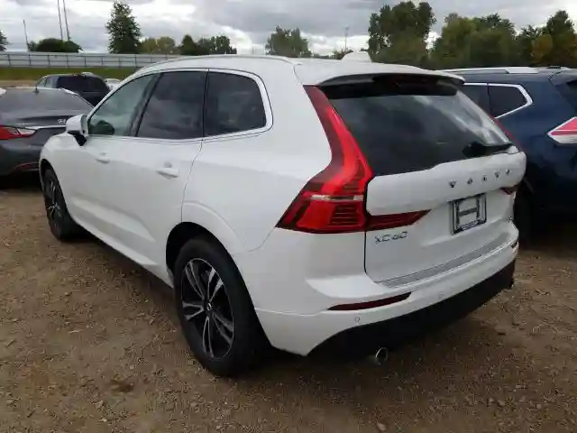 YV4A22RK4L1558024 2020 VOLVO XC60 T6 MOMENTUM-2