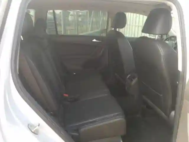 3VV2B7AX0KM048428 2019 VOLKSWAGEN TIGUAN SE-5