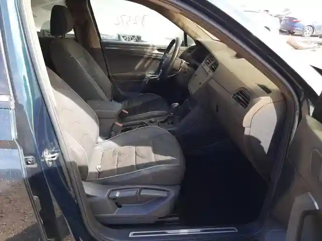 3VV4B7AX3KM126614 2019 VOLKSWAGEN TIGUAN SEL PREMIUM-4