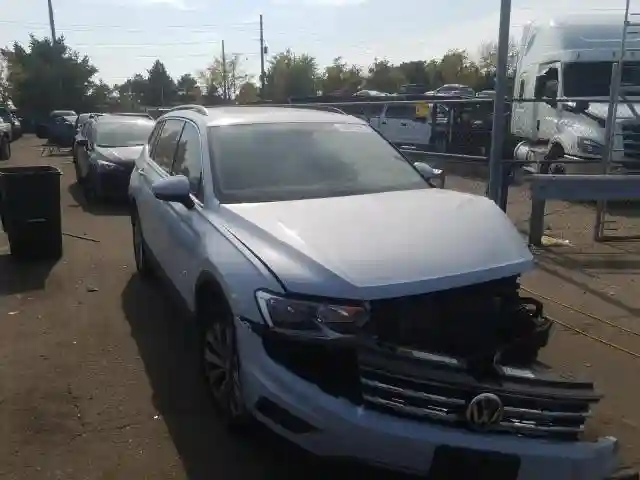 3VV2B7AX0KM048428 2019 VOLKSWAGEN TIGUAN SE-0