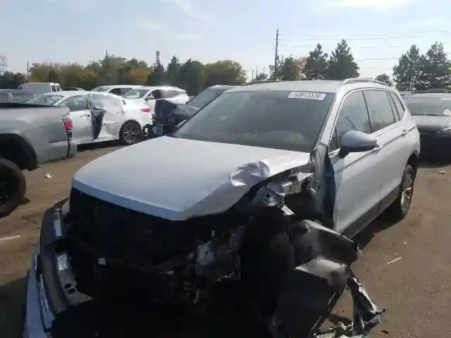 3VV2B7AX0KM048428 2019 VOLKSWAGEN TIGUAN SE-1