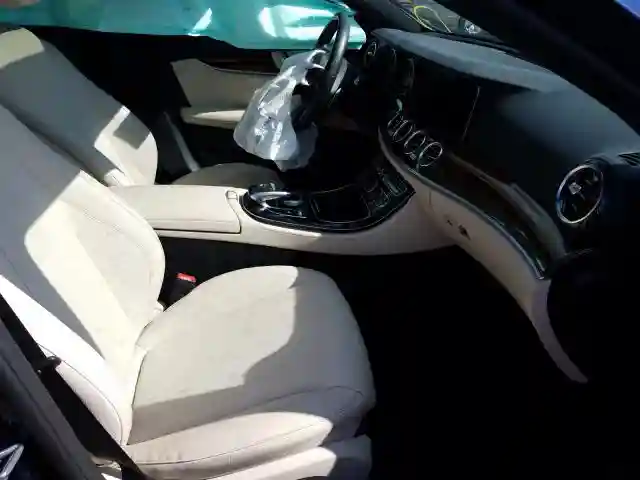 WDDZF4KB3JA401183 2018 MERCEDES-BENZ E 300 4MATIC-4