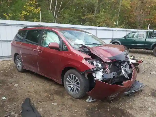 5TDYZ3DC0JS917128 2018 TOYOTA SIENNA XLE-0