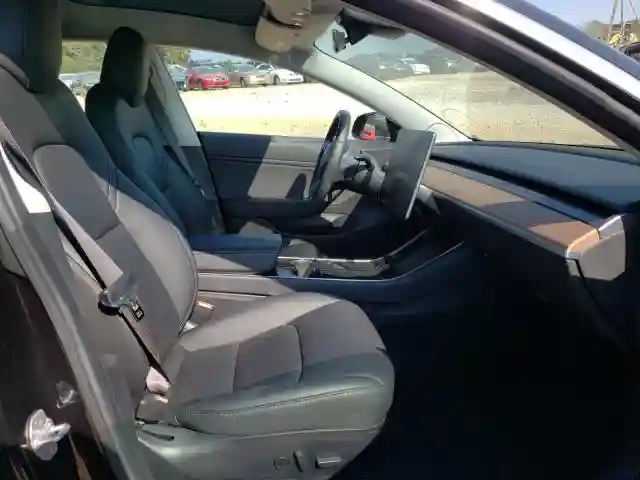 5YJ3E1EB0JF109365 2018 TESLA MODEL 3-4
