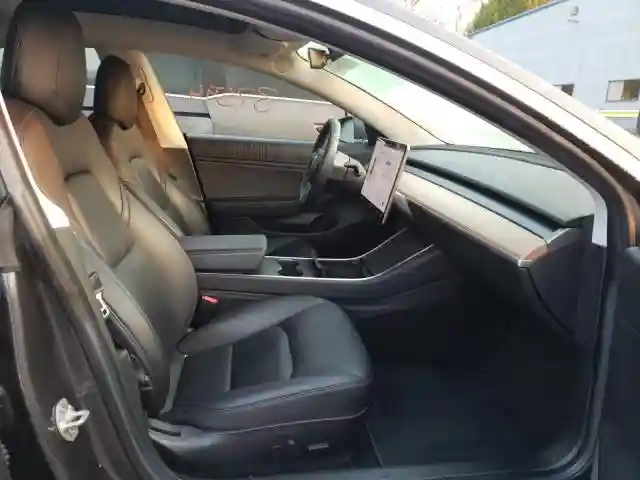 5YJ3E1EA9JF016299 2018 TESLA MODEL 3-4