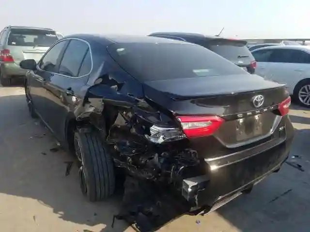 4T1B11HK0JU148687 2018 TOYOTA CAMRY L-2