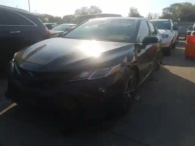 4T1B11HK0JU148687 2018 TOYOTA CAMRY L-1