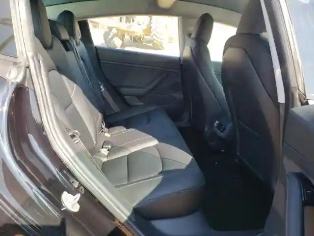 5YJ3E1EB0JF109365 2018 TESLA MODEL 3-5