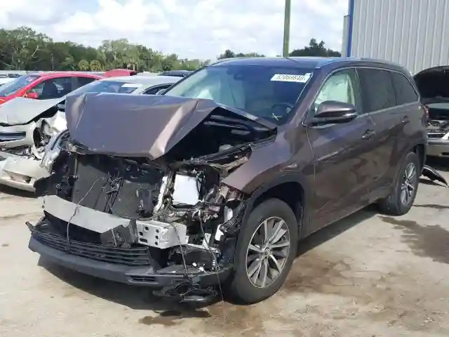 5TDKZRFH4HS213820 2017 TOYOTA HIGHLANDER SE-1