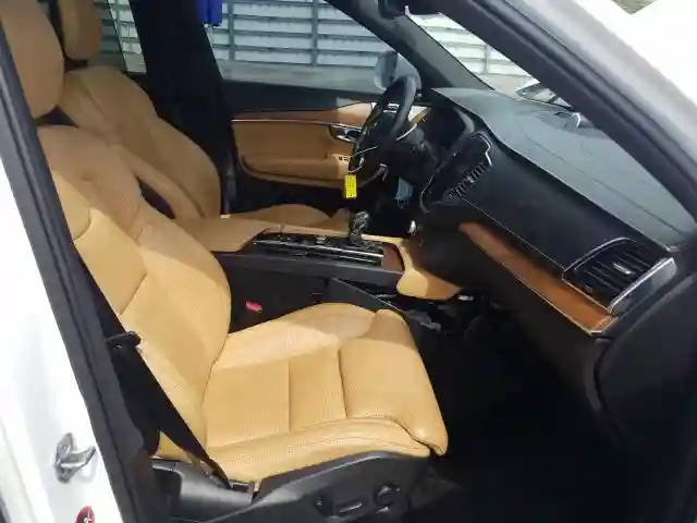 YV4A22PL3H1163058 2017 VOLVO XC90 T6-4