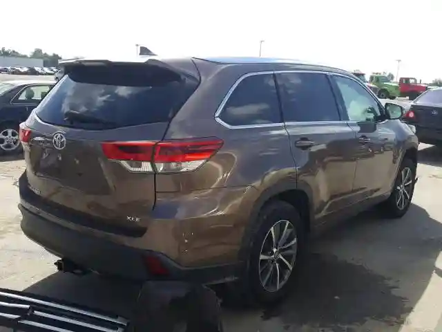 5TDKZRFH4HS213820 2017 TOYOTA HIGHLANDER SE-3