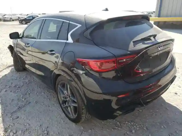 SJKCH5CPXJA054488 2018 INFINITI QX30 BASE-2