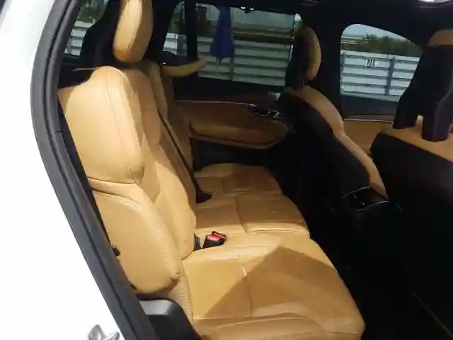 YV4A22PL3H1163058 2017 VOLVO XC90 T6-5