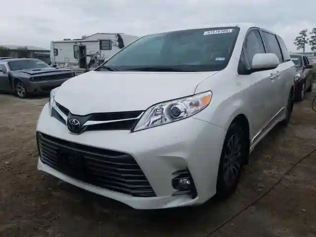 5TDYZ3DC9KS980942 2019 TOYOTA SIENNA XLE-1