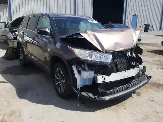 5TDKZRFH4HS213820 2017 TOYOTA HIGHLANDER SE-0