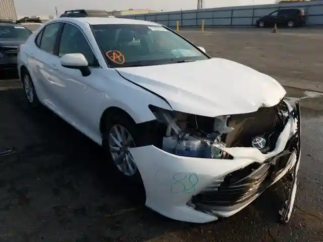 4T1B11HK5JU616848 2018 TOYOTA CAMRY L-0