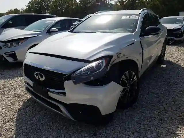 SJKCH5CR6JA043716 2018 INFINITI QX30 BASE-1