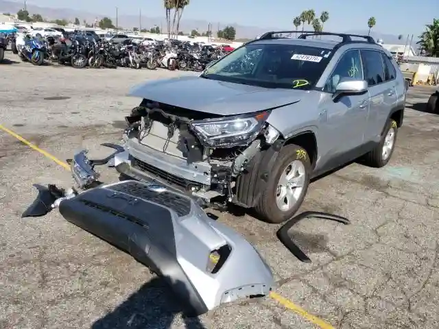 2T3RWRFV9LW080024 2020 TOYOTA RAV4 XLE-1